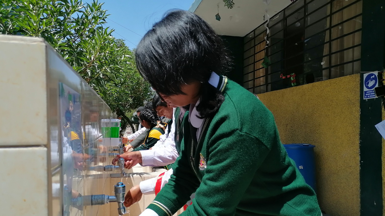 Sunass alerta que estudiantes de seis colegios en Arequipa consumen agua de mala calidad